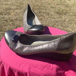 Anne Klein- metallic houndstooth wedge- Size 11